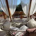 Hills - сърница Къща за гости 4*