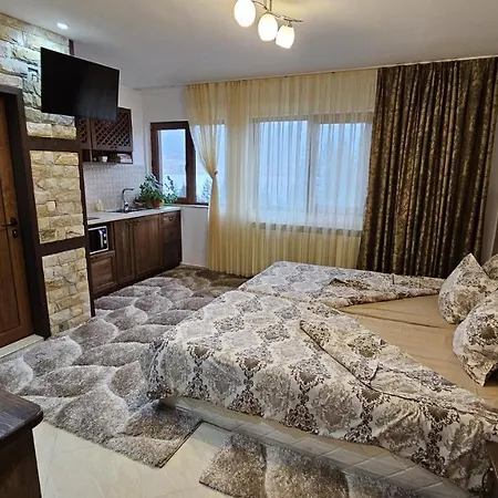 Hills - сърница Къща за гости 4*