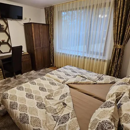 Hills - сърница Къща за гости 4*