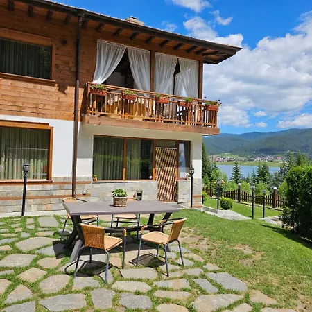 Casa de hóspedes Hills - с храна