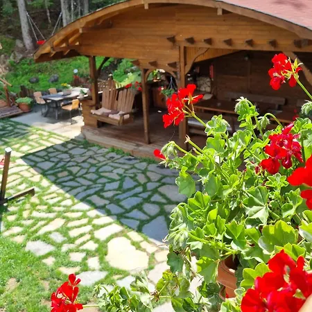 Hills - сърница Къща за гости 4*